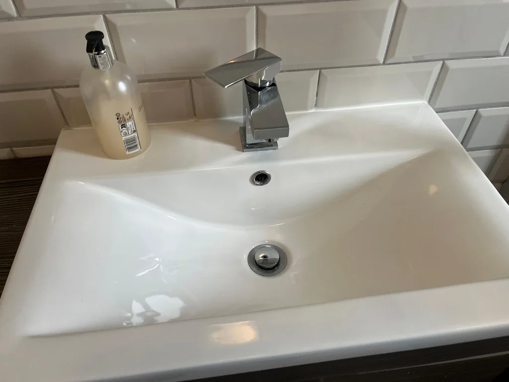 End of tenancy clean - bathroom basin in Ilford ready for handover